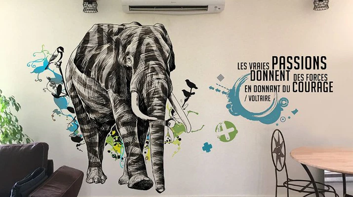 Décor mural adhésif éléphant réalisé sur mesure pour un intérieur par l’Atelier Esther