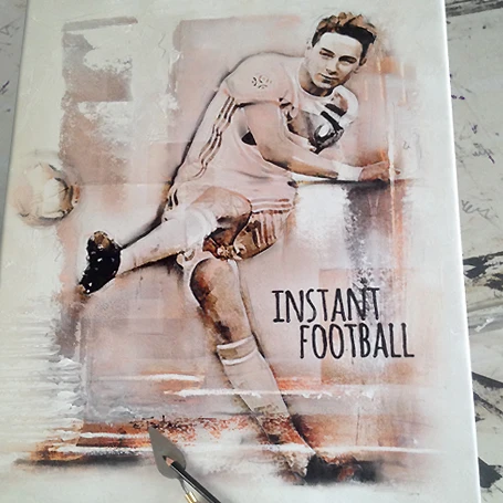 Tableau représentant une action de football réalisé en technique mixte format 73 × 54 cm série Instant Sport par l’Atelier Esther