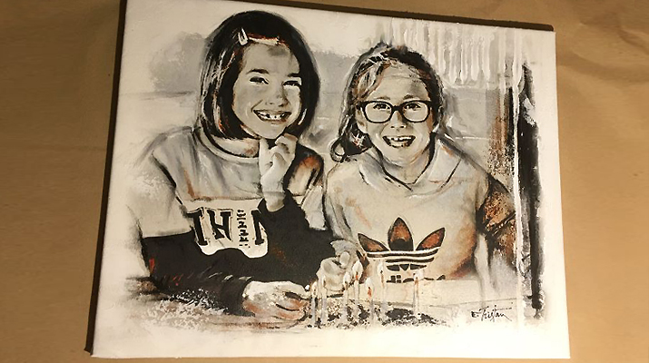 Portrait de deux sœurs réalisé en technique mixte 73 × 54 cm par l’Atelier Esther